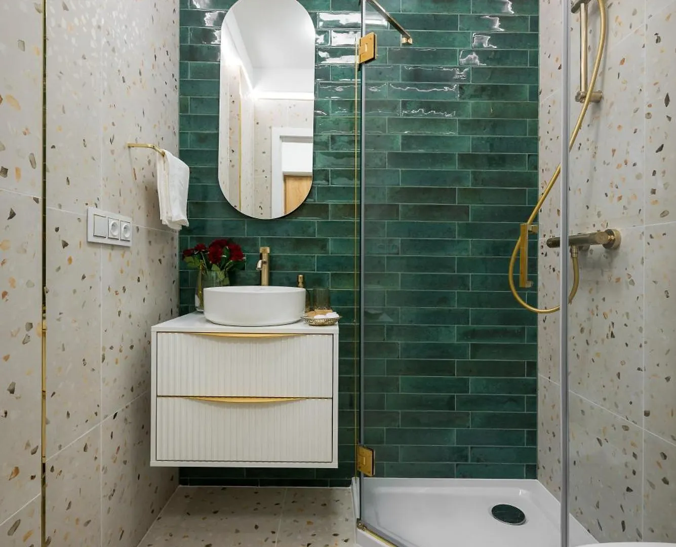 Lovely Downtown Studio At Most Lively Hoza Street, Discover Warsaw On Foot Polen