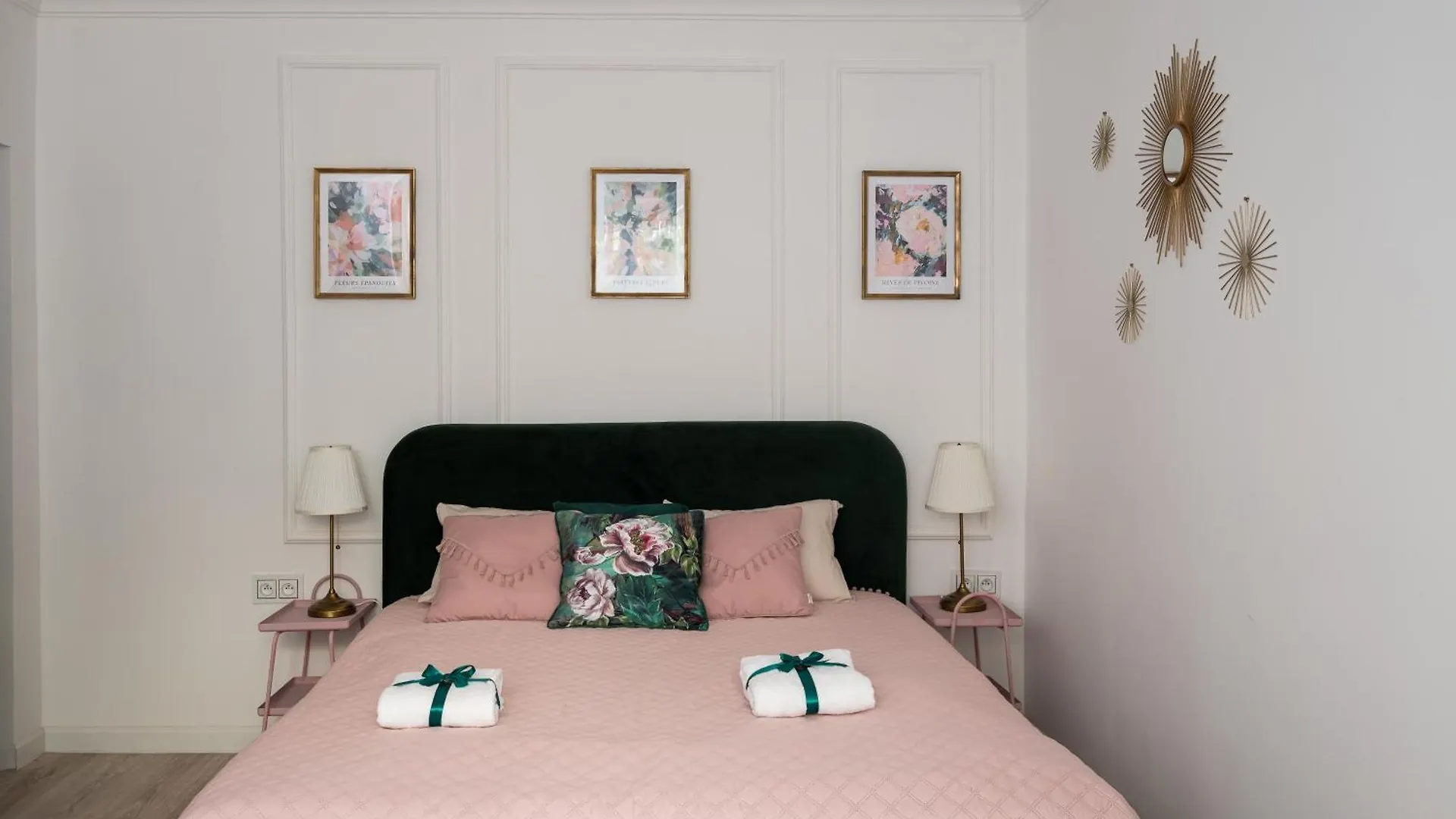 Lovely Downtown Studio At Most Lively Hoza Street, Discover Warsaw On Foot
