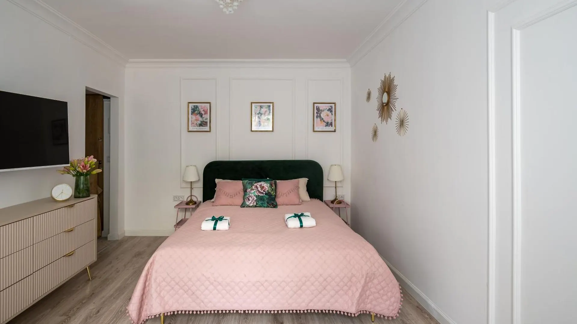 Lägenhet Lovely Downtown Studio At Most Lively Hoza Street, Discover Warsaw On Foot